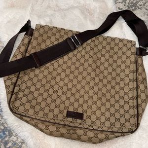 100% Authentic Gucci adjustable crossbody/messenger bag